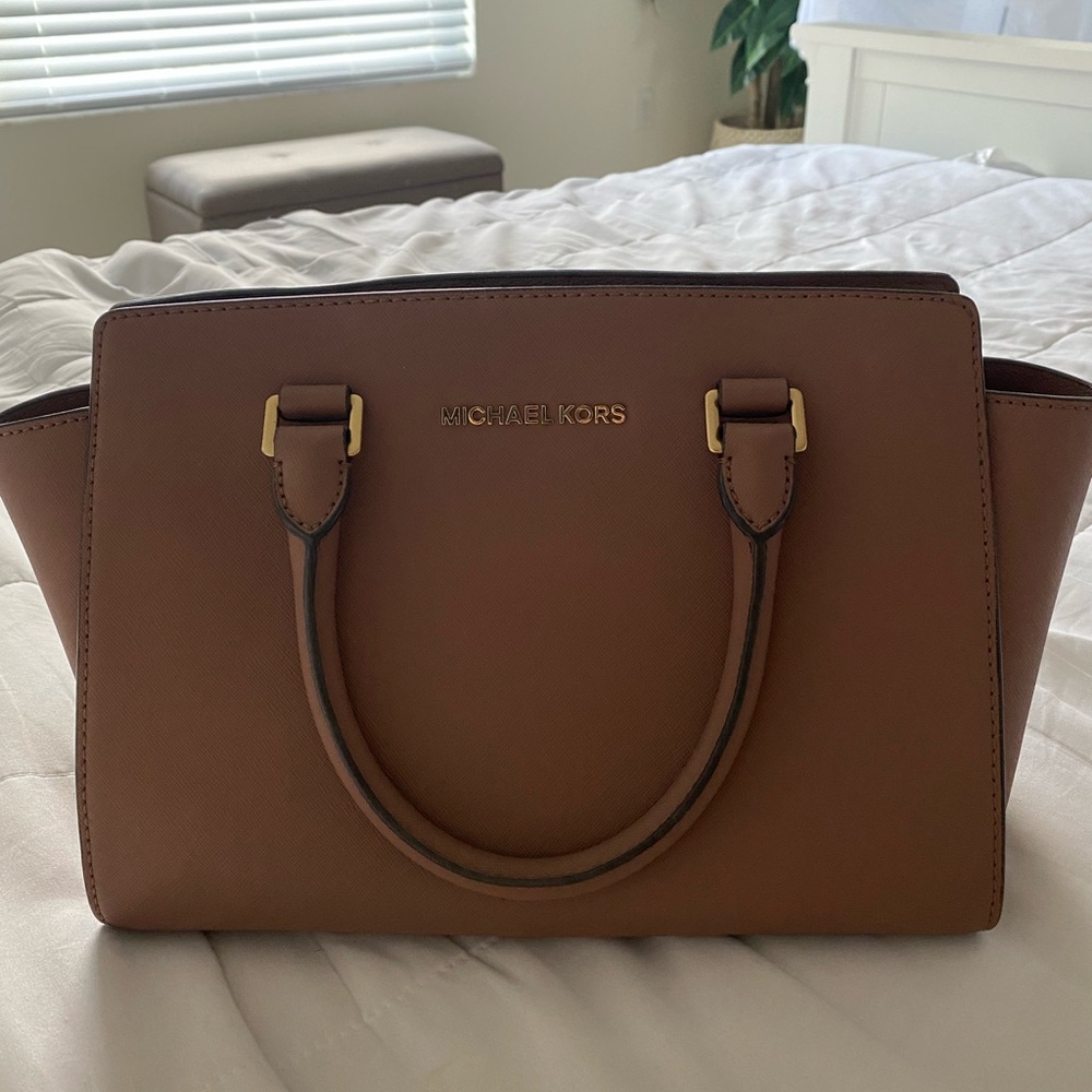Mauve Michael Kors medium size bag with additional strap